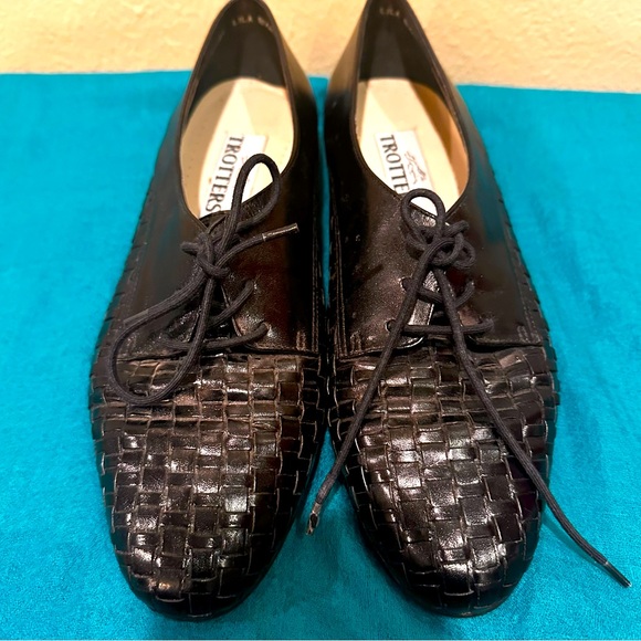 Women's Trotters Lila Black Oxford Woven Toe Flat Shoes Tie Size 8.5M - Picture 11 of 11